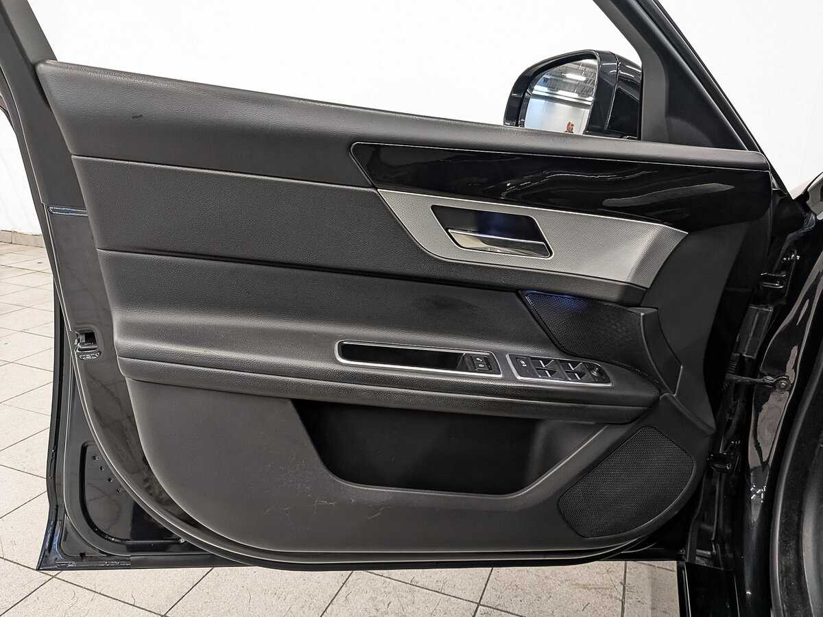 Купить Jaguar XF с пробегом. Фото: #16