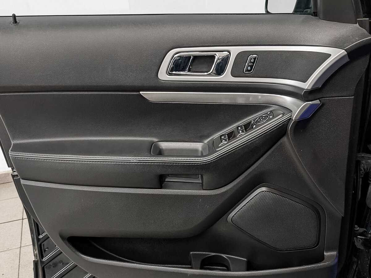 Купить Ford Explorer с пробегом. Фото: #18
