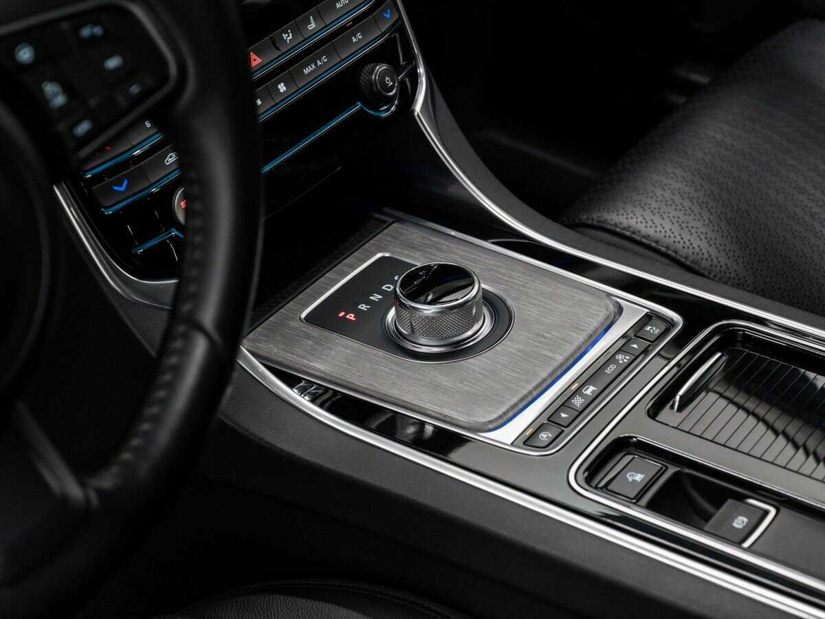 Купить Jaguar XF с пробегом. Фото: #18