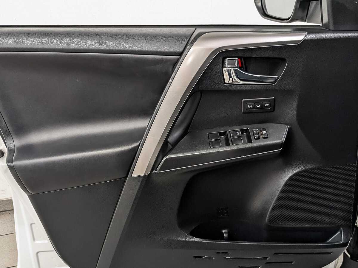 Купить Toyota RAV4 с пробегом. Фото: #18