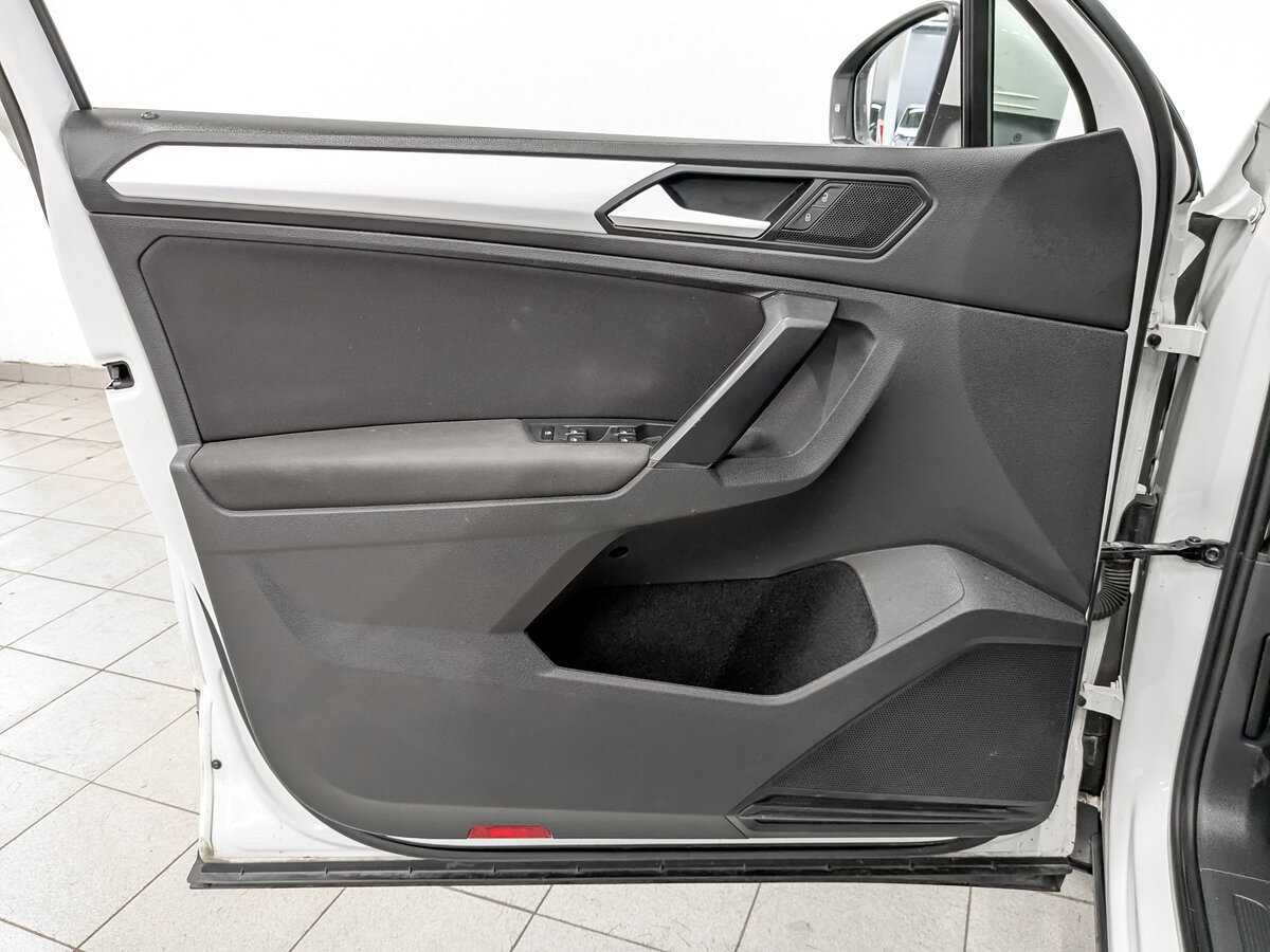 Купить Volkswagen Tiguan с пробегом. Фото: #17
