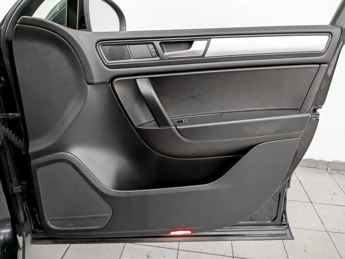 Купить Volkswagen Touareg с пробегом. Фото: #22