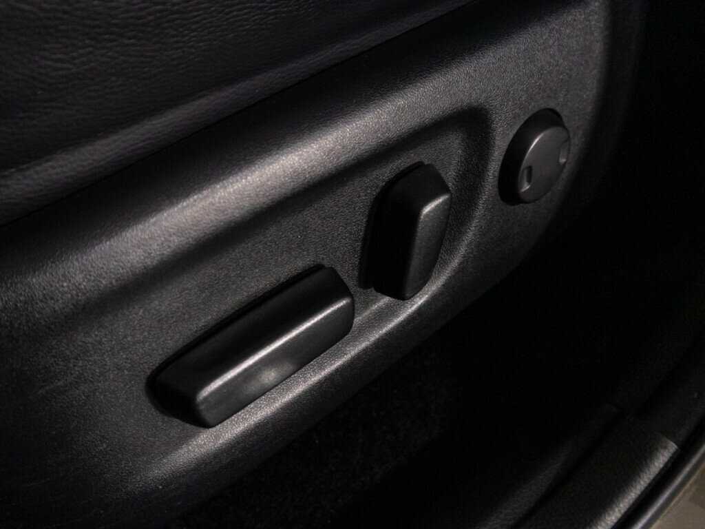 Купить Toyota RAV4 с пробегом. Фото: #16