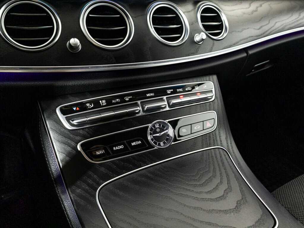 Купить Mercedes-Benz E-Класс с пробегом. Фото: #17