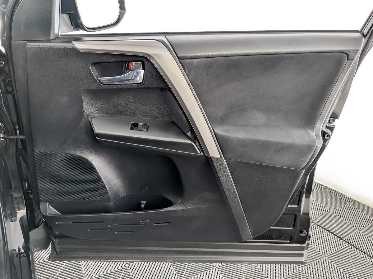 Купить Toyota RAV4 с пробегом. Фото: #22