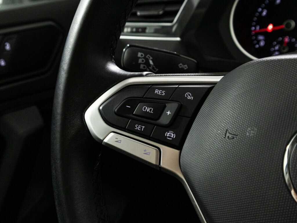 Купить Volkswagen Tiguan с пробегом. Фото: #19