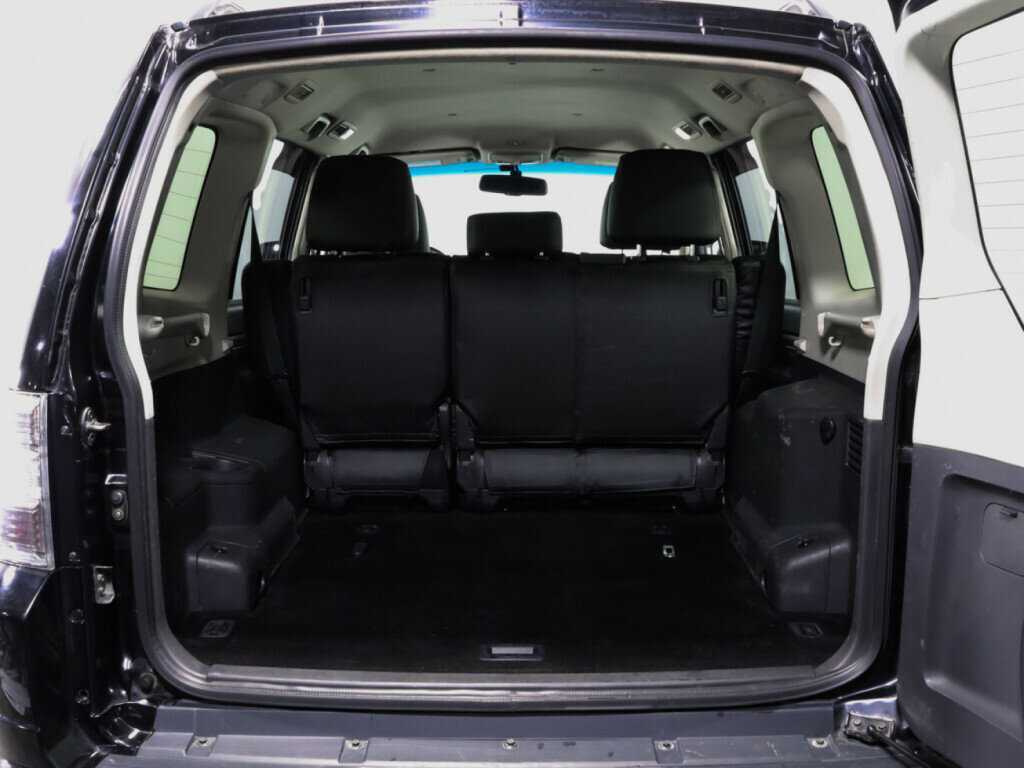 Купить Mitsubishi Pajero с пробегом. Фото: #24