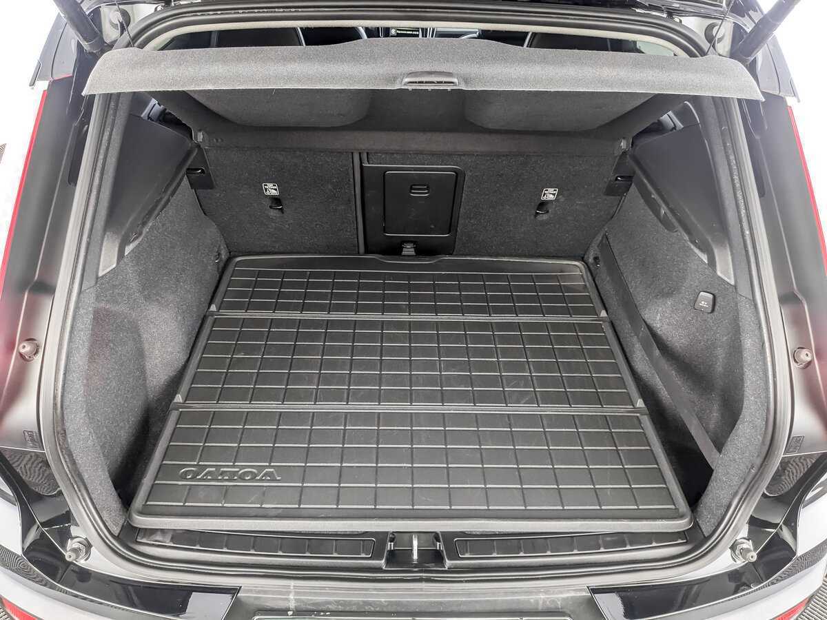 Купить Volvo XC40 с пробегом. Фото: #10