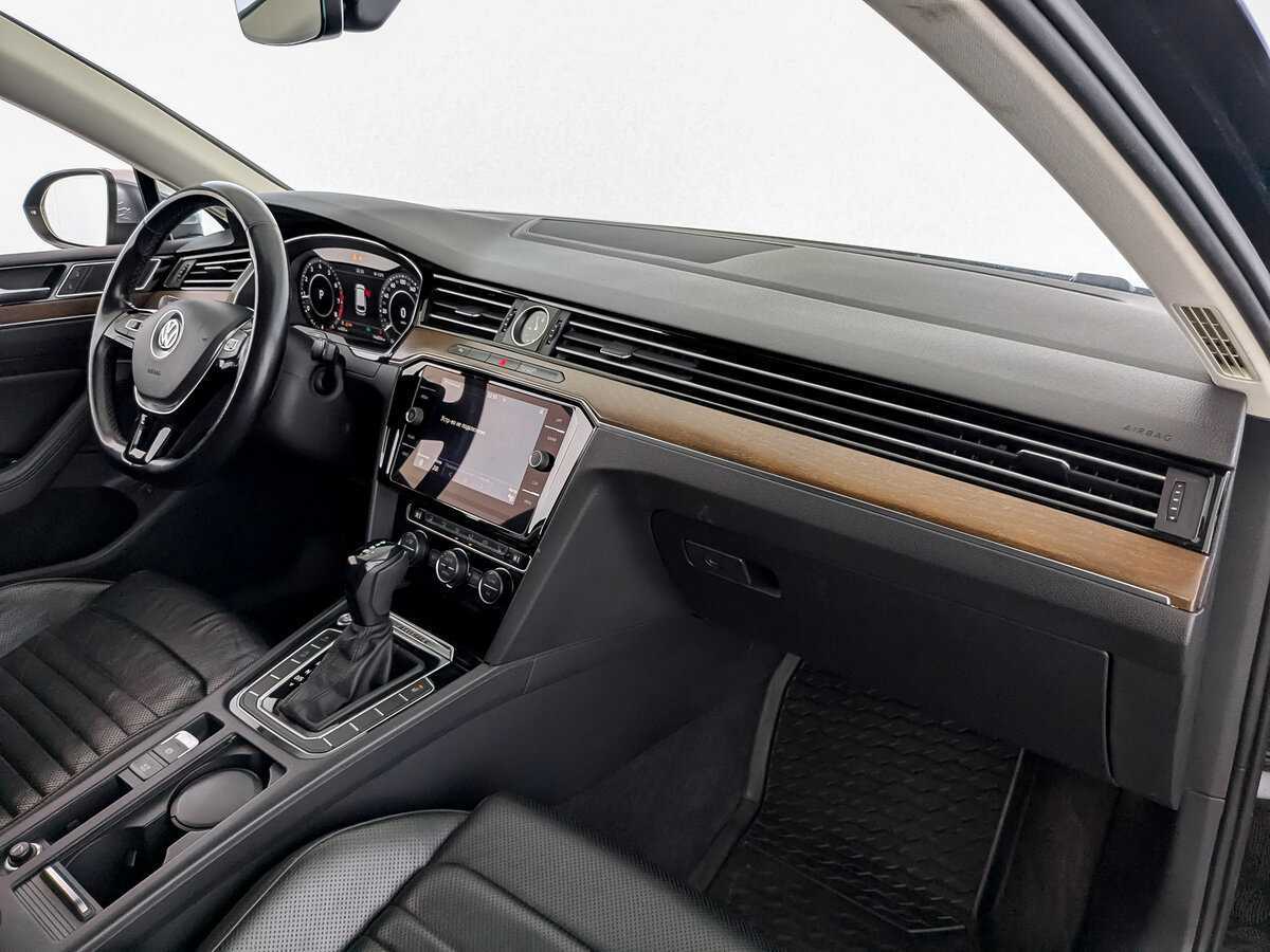 Купить Volkswagen Passat с пробегом. Фото: #10