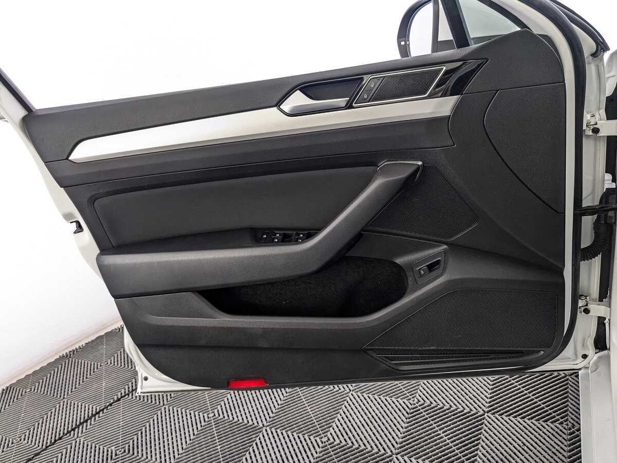 Купить Volkswagen Passat с пробегом. Фото: #15