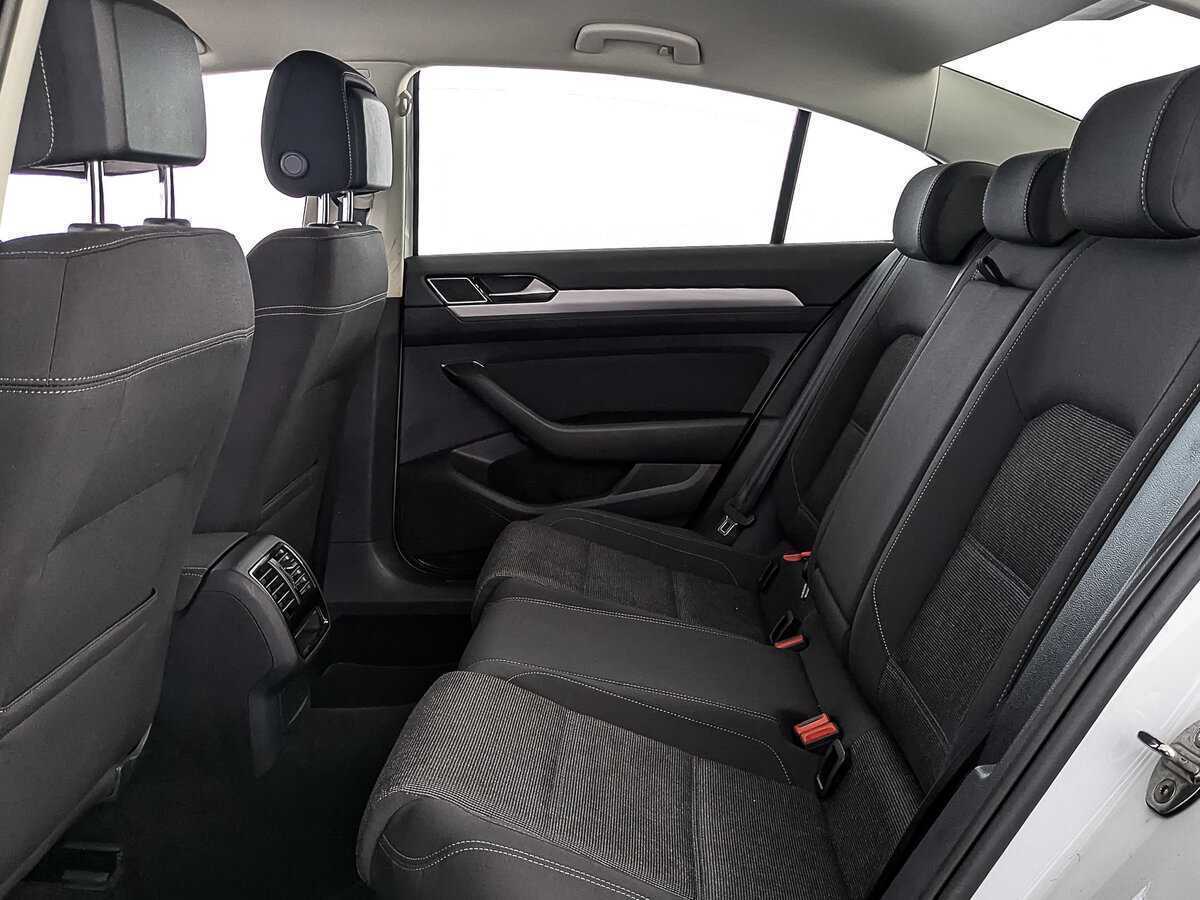 Купить Volkswagen Passat с пробегом. Фото: #17