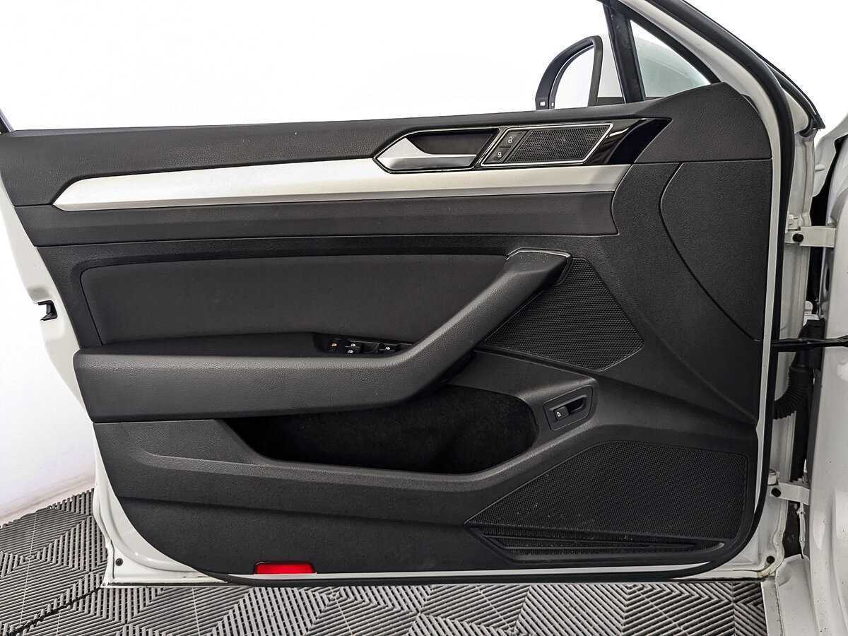 Купить Volkswagen Passat с пробегом. Фото: #18