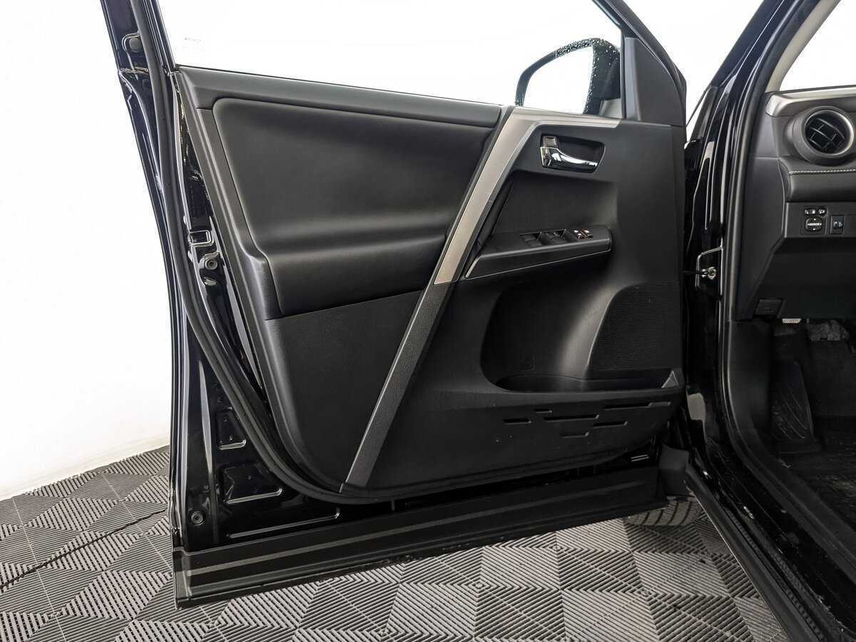 Купить Toyota RAV4 с пробегом. Фото: #17