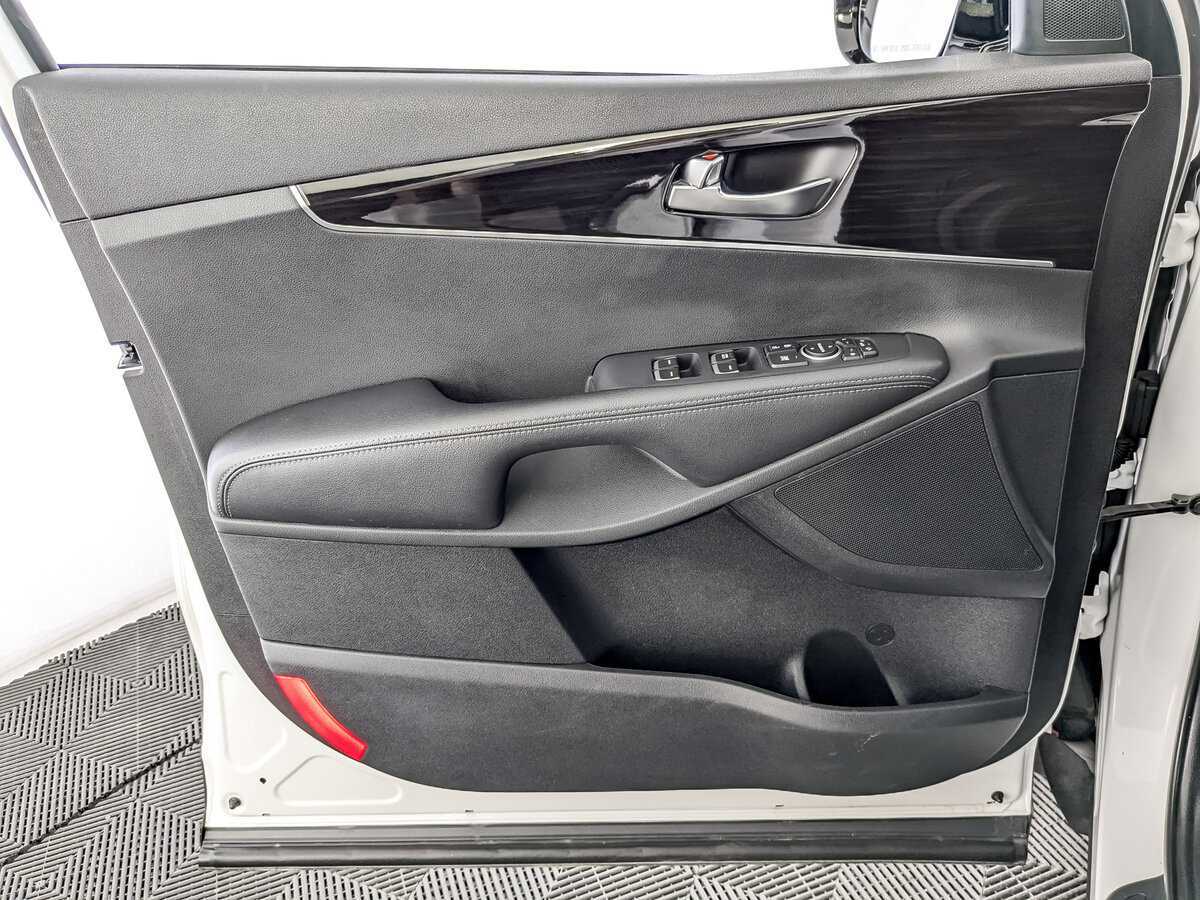 Купить Kia Sorento с пробегом. Фото: #18