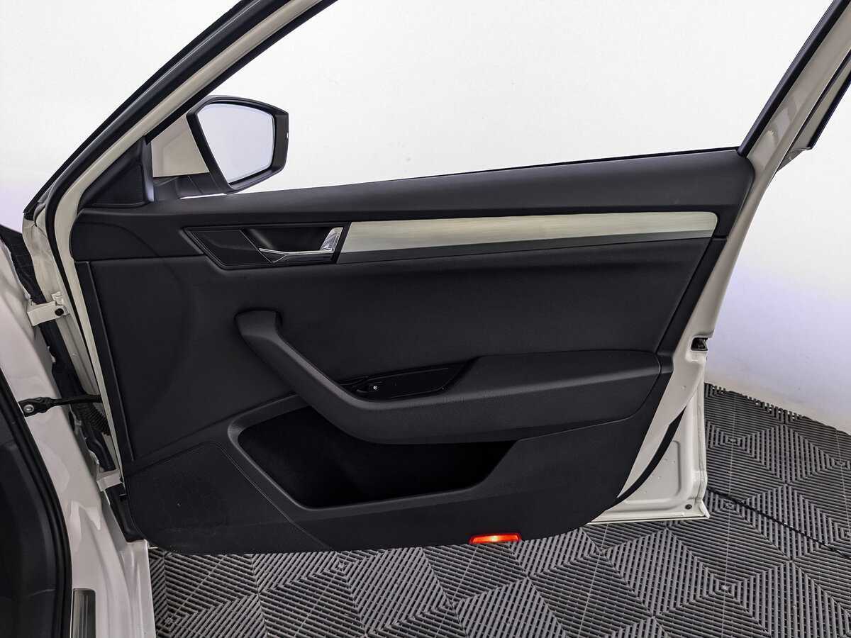 Купить Skoda Superb с пробегом. Фото: #22
