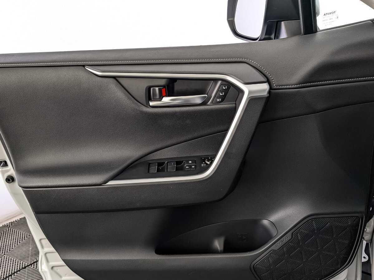 Купить Toyota RAV4 с пробегом. Фото: #18