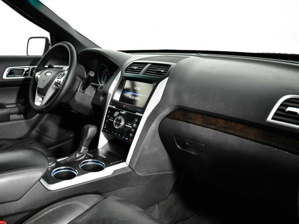 Купить Ford Explorer с пробегом. Фото: #8
