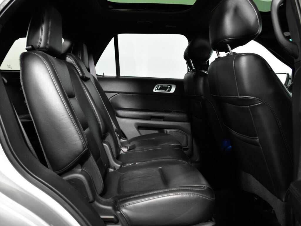 Купить Ford Explorer с пробегом. Фото: #9