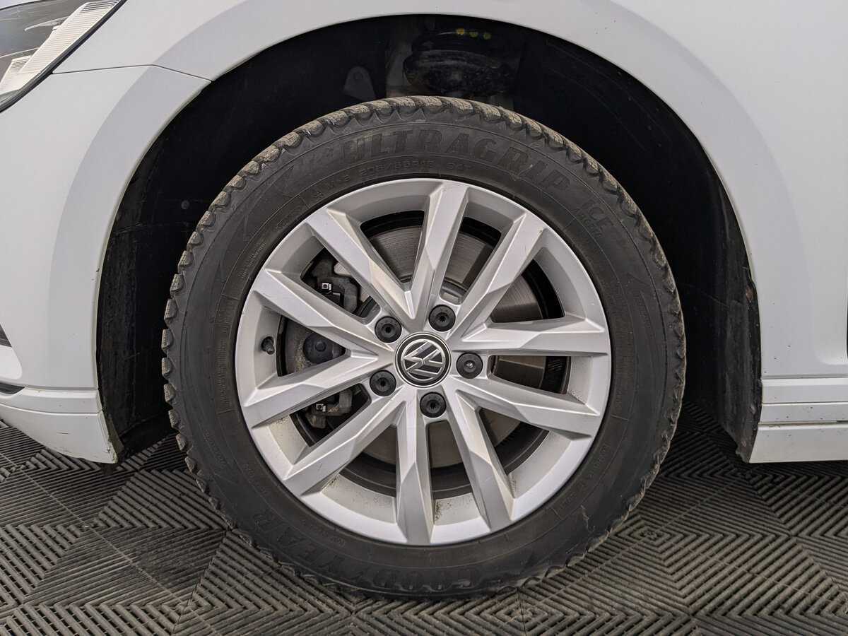 Купить Volkswagen Passat с пробегом. Фото: #11