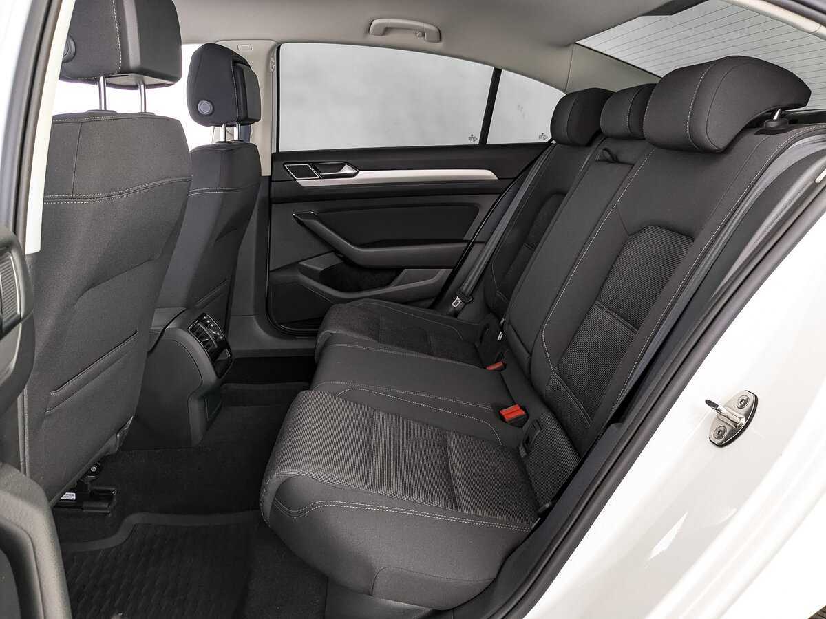Купить Volkswagen Passat с пробегом. Фото: #17