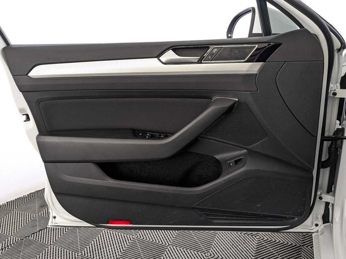 Купить Volkswagen Passat с пробегом. Фото: #18