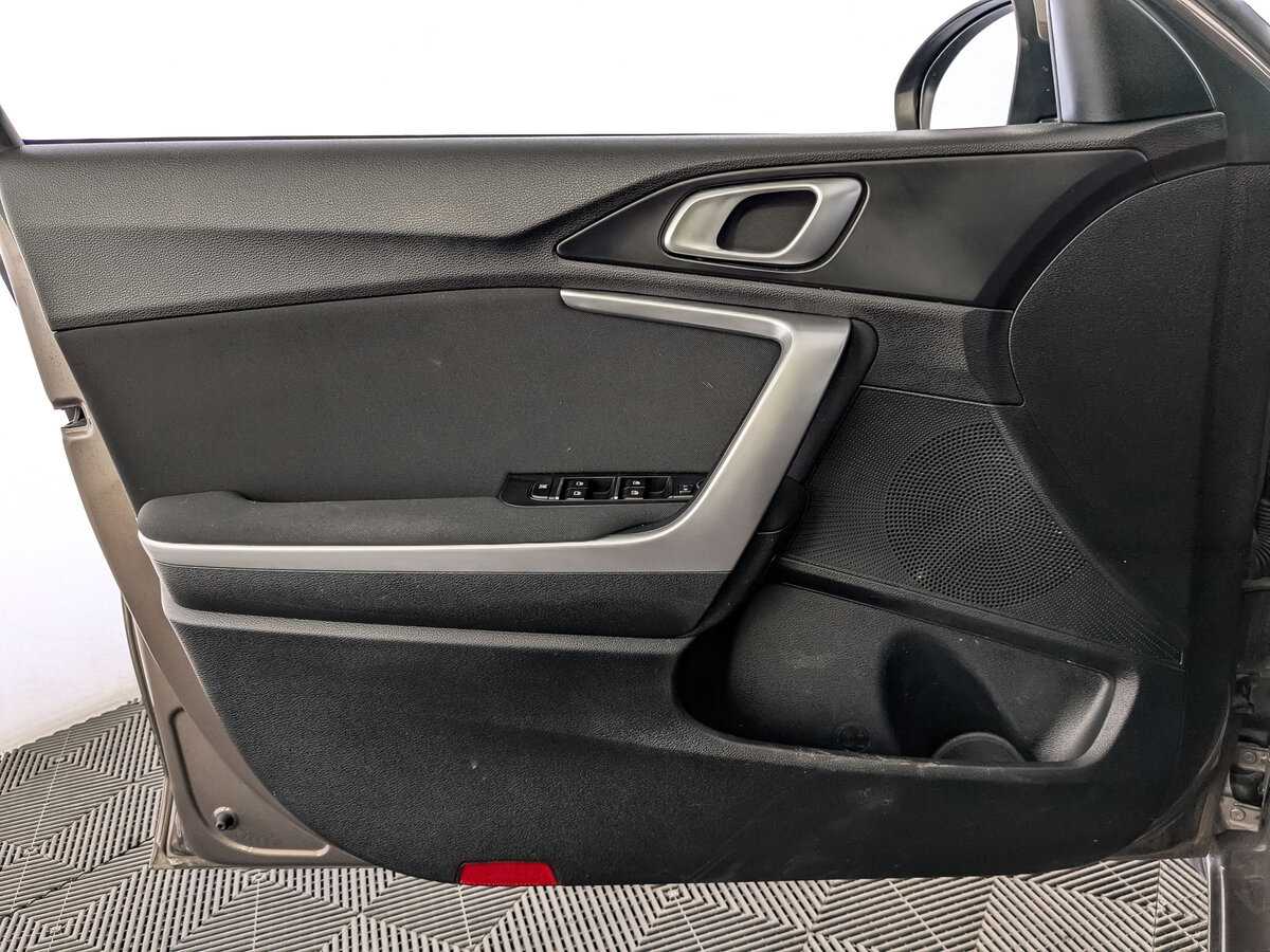 Купить Kia Ceed с пробегом. Фото: #18