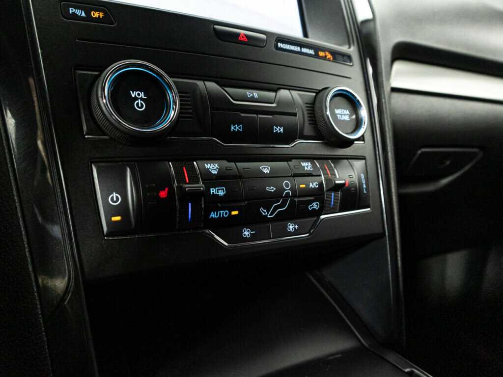 Купить Ford Explorer с пробегом. Фото: #13