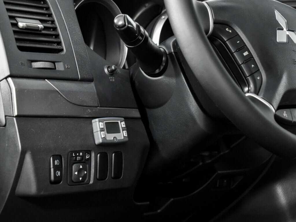 Купить Mitsubishi Pajero с пробегом. Фото: #9