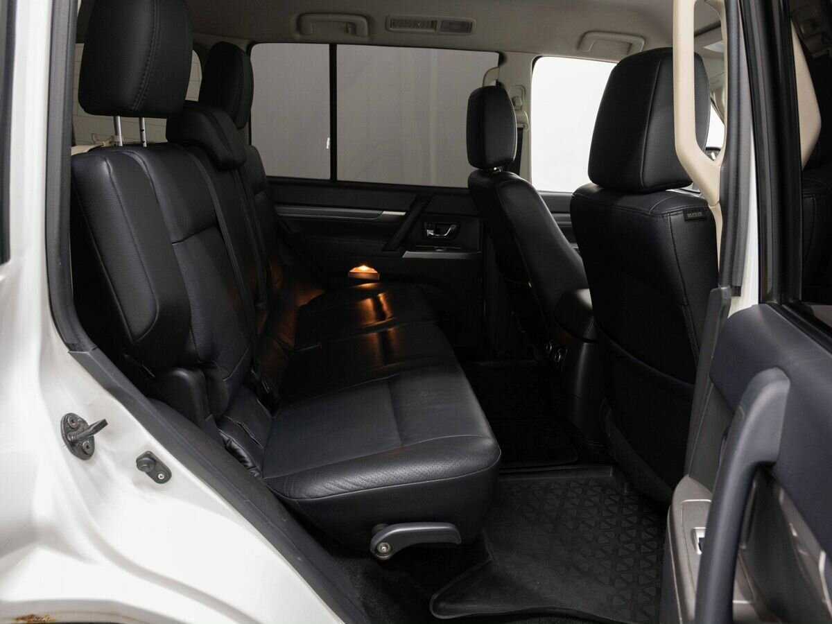 Купить Mitsubishi Pajero с пробегом. Фото: #10
