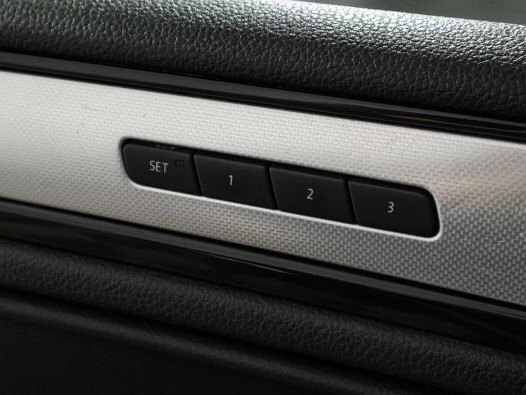 Купить Volkswagen Touareg с пробегом. Фото: #15