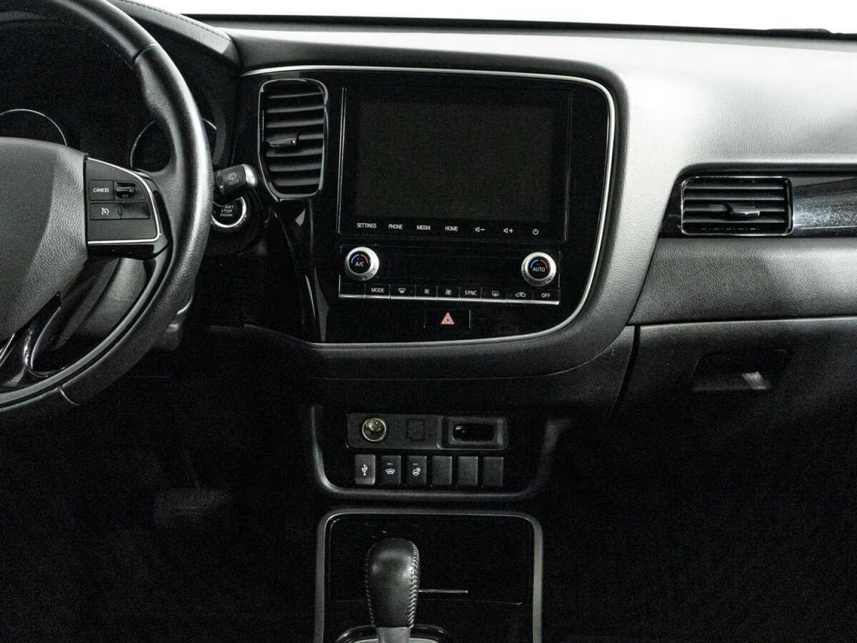 Купить Mitsubishi Outlander с пробегом. Фото: #13