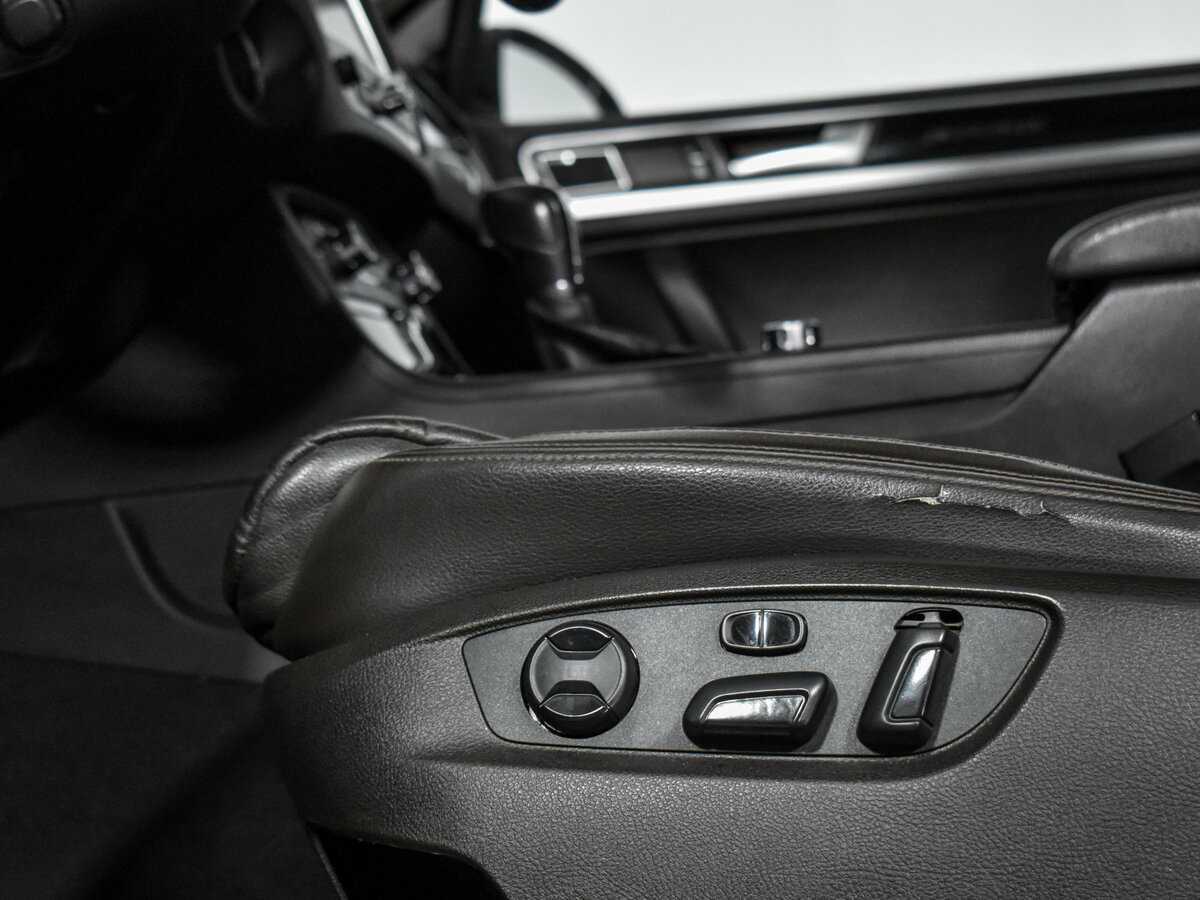 Купить Volkswagen Touareg с пробегом. Фото: #8