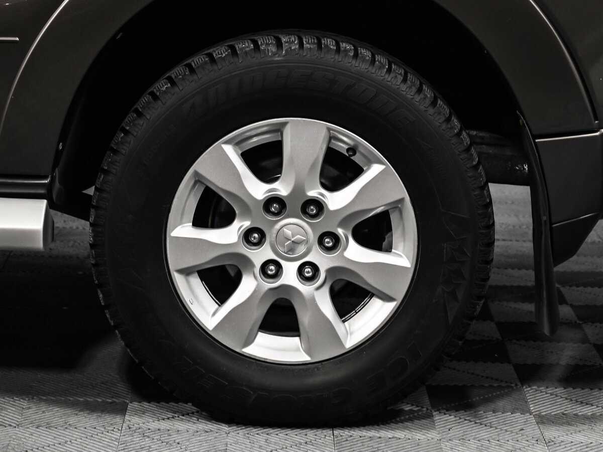 Купить Mitsubishi Pajero с пробегом. Фото: #16