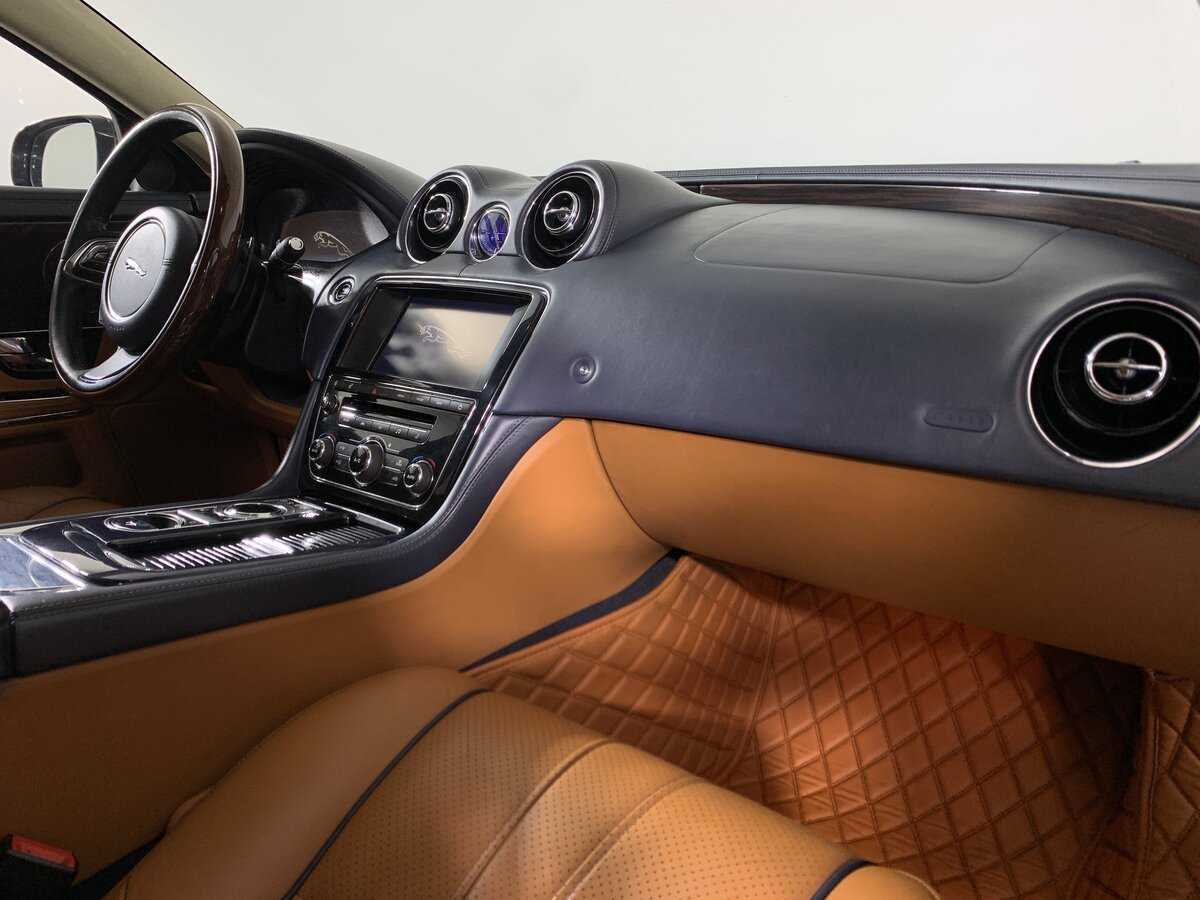 Купить Jaguar XJ с пробегом. Фото: #13