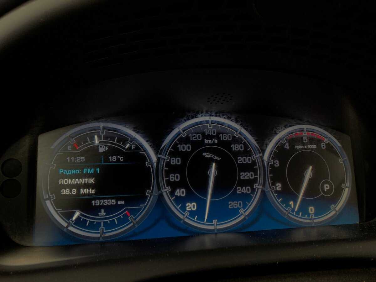 Купить Jaguar XJ с пробегом. Фото: #14