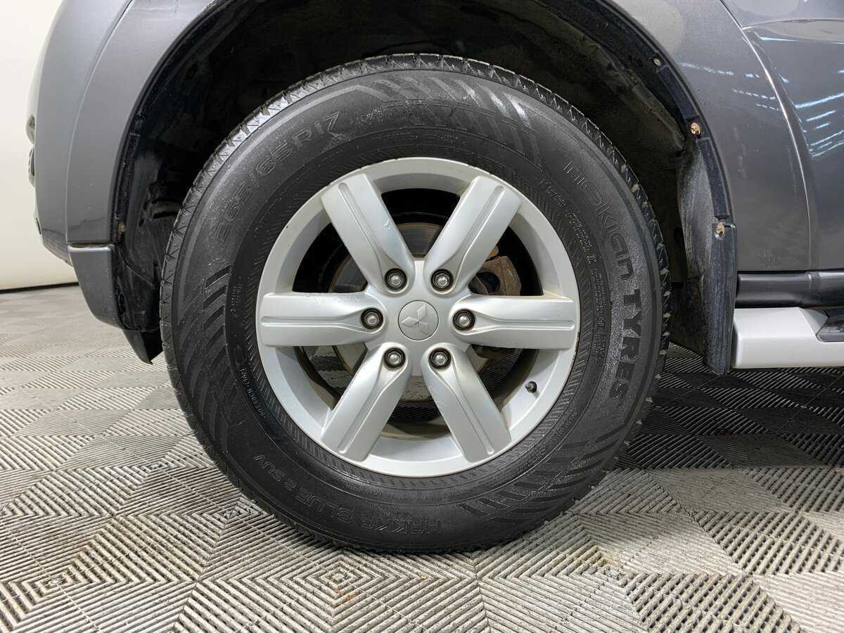 Купить Mitsubishi Pajero с пробегом. Фото: #8