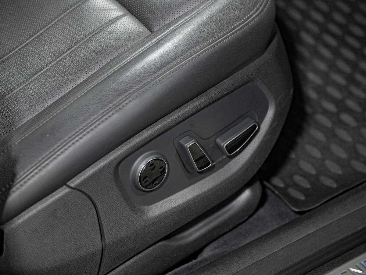 Купить Hyundai Genesis с пробегом. Фото: #22