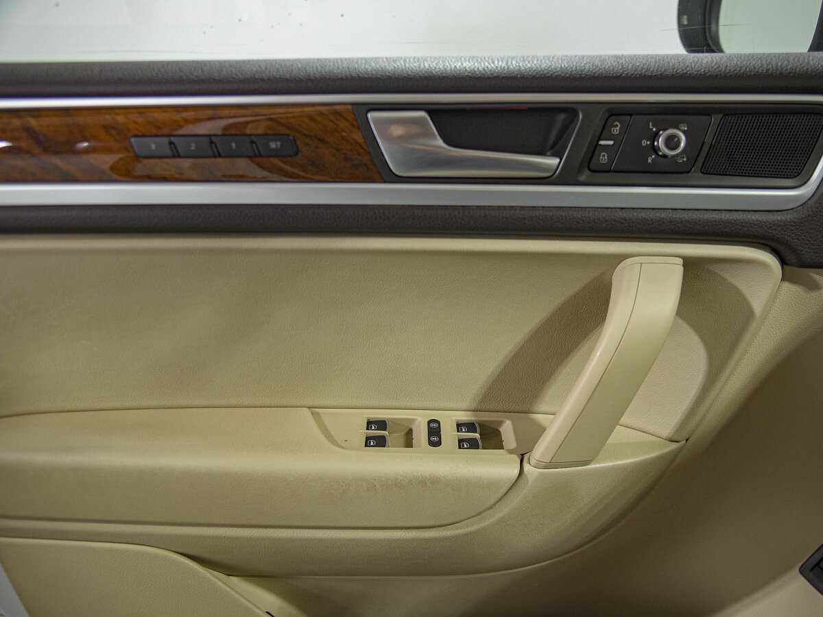 Купить Volkswagen Touareg с пробегом. Фото: #13
