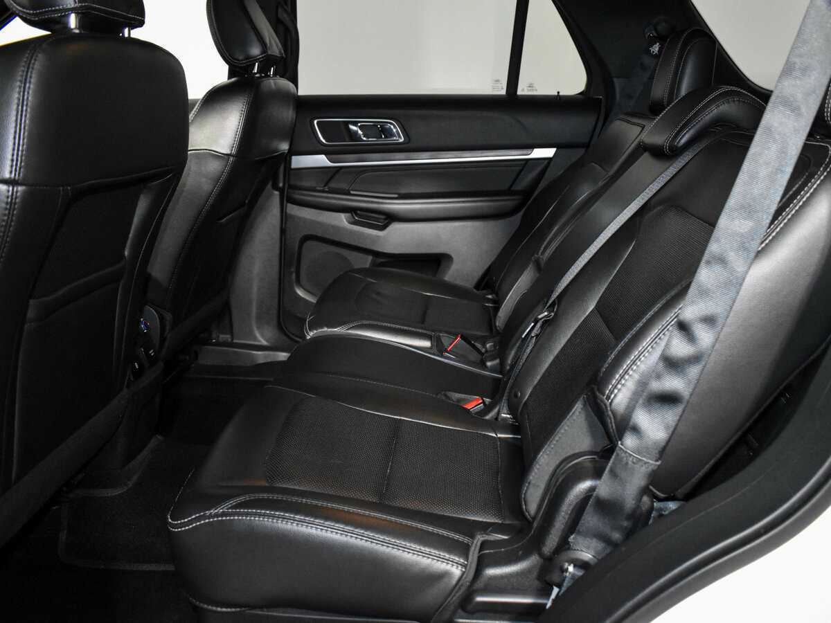 Купить Ford Explorer с пробегом. Фото: #14