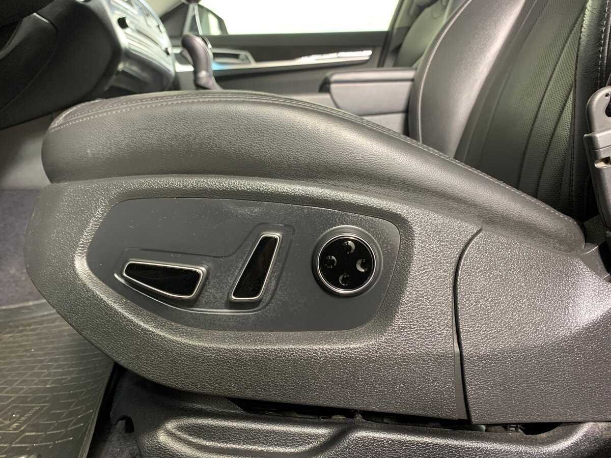 Купить Hyundai Genesis с пробегом. Фото: #16