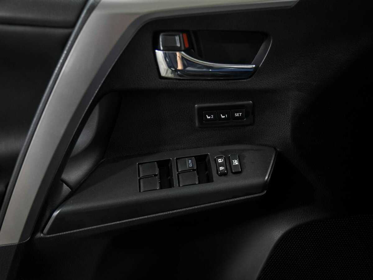 Купить Toyota RAV4 с пробегом. Фото: #13