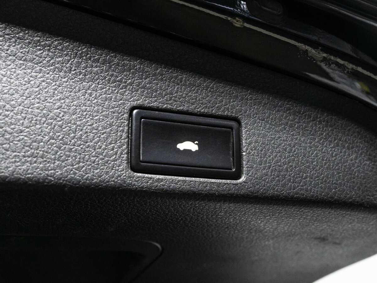 Купить Volkswagen Touareg с пробегом. Фото: #19