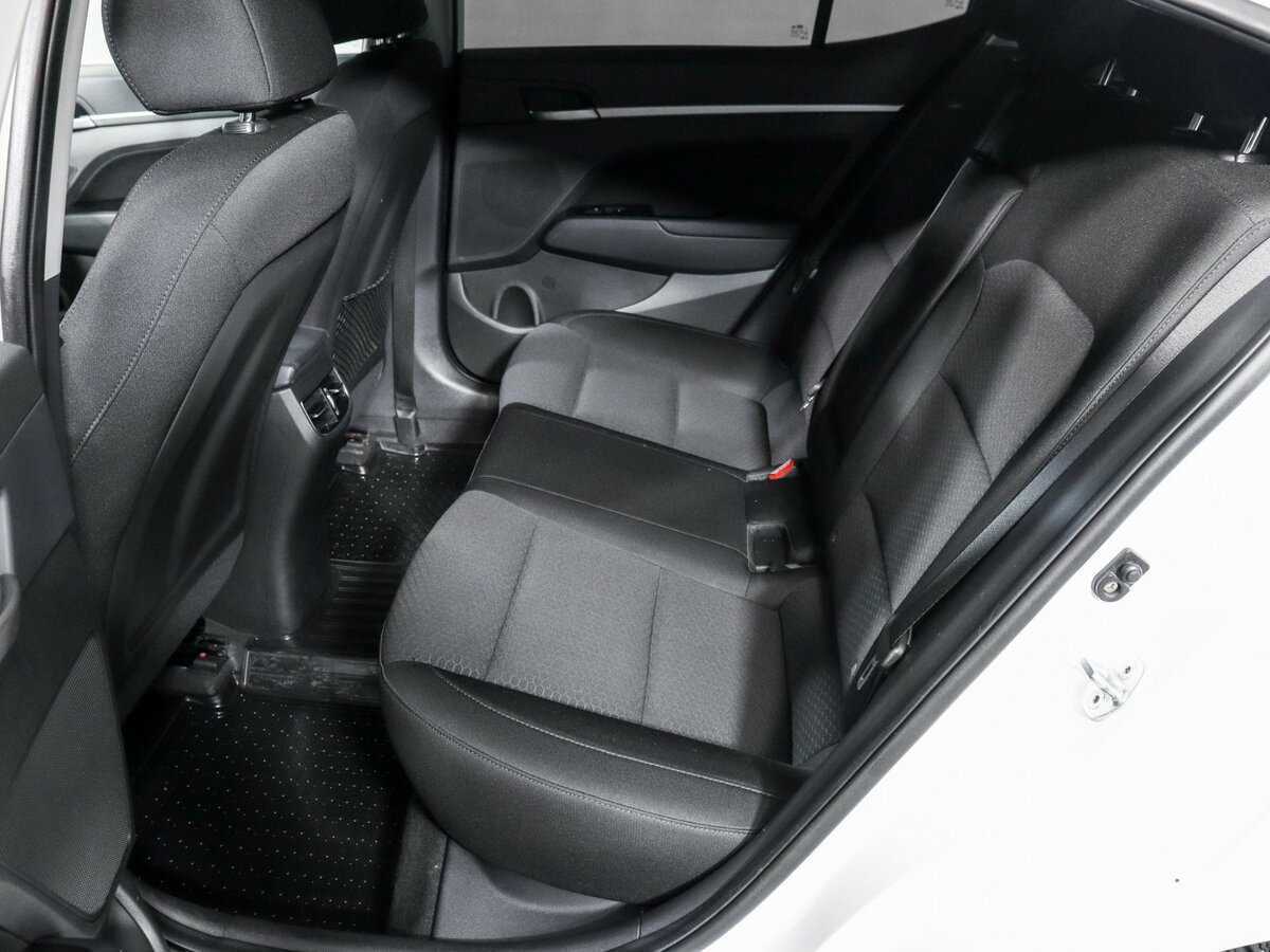 Купить Hyundai Elantra с пробегом. Фото: #9