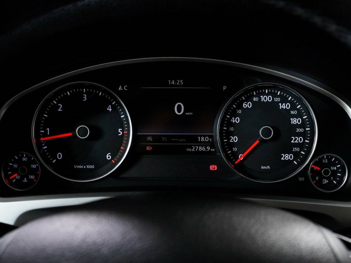 Купить Volkswagen Touareg с пробегом. Фото: #10