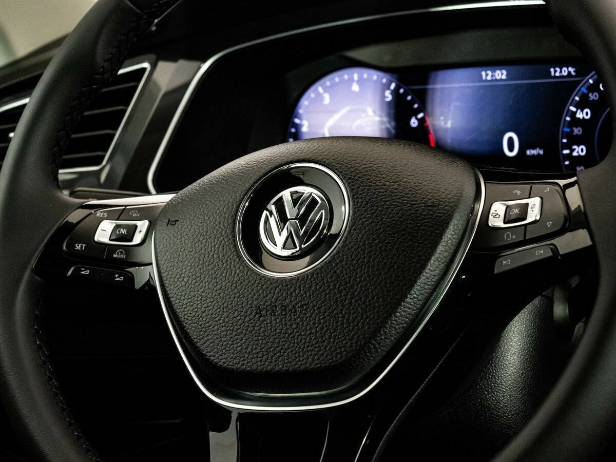 Купить Volkswagen Tiguan с пробегом. Фото: #11