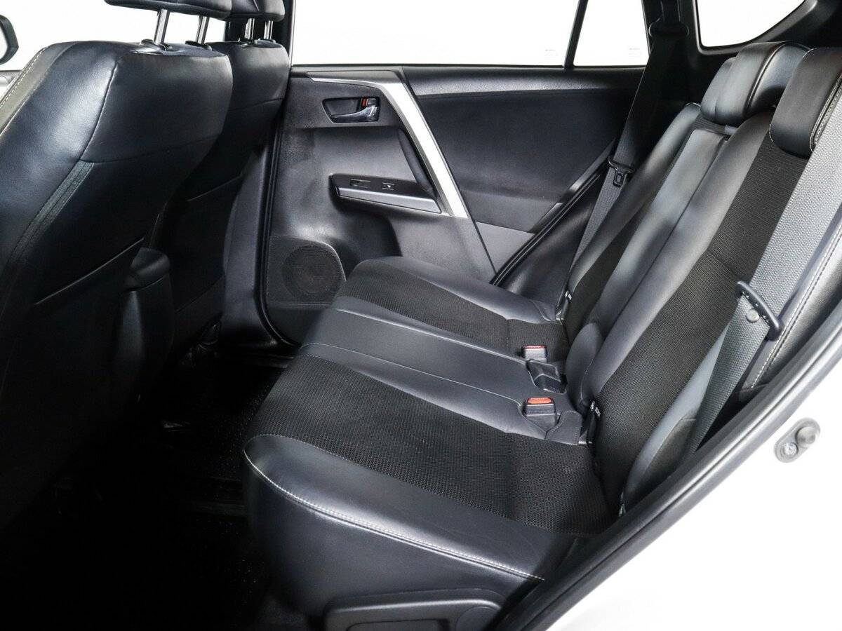 Купить Toyota RAV4 с пробегом. Фото: #9