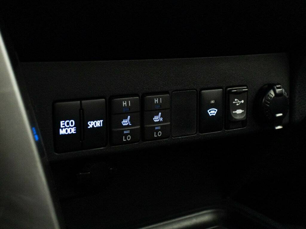 Купить Toyota RAV4 с пробегом. Фото: #15