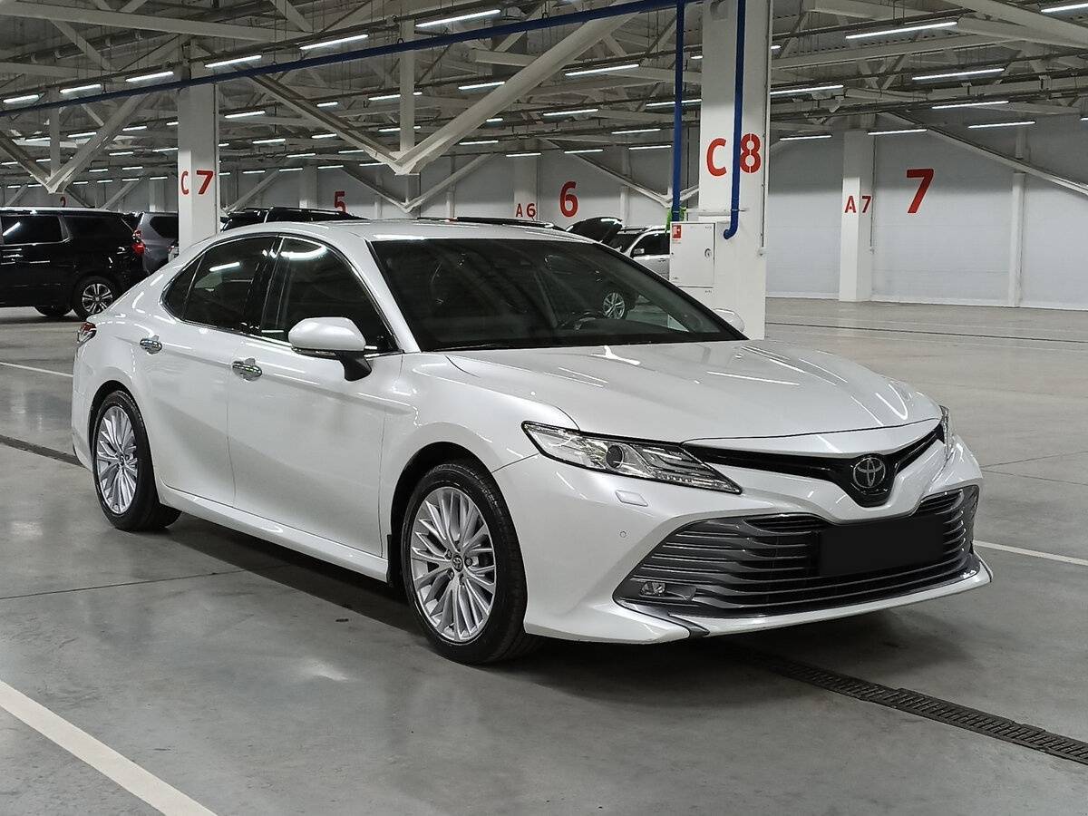 Купить Toyota Camry с пробегом. Фото: #2