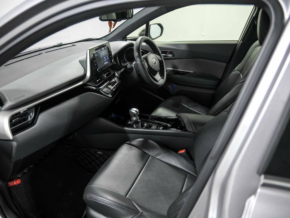 Купить Toyota C-HR с пробегом. Фото: #18