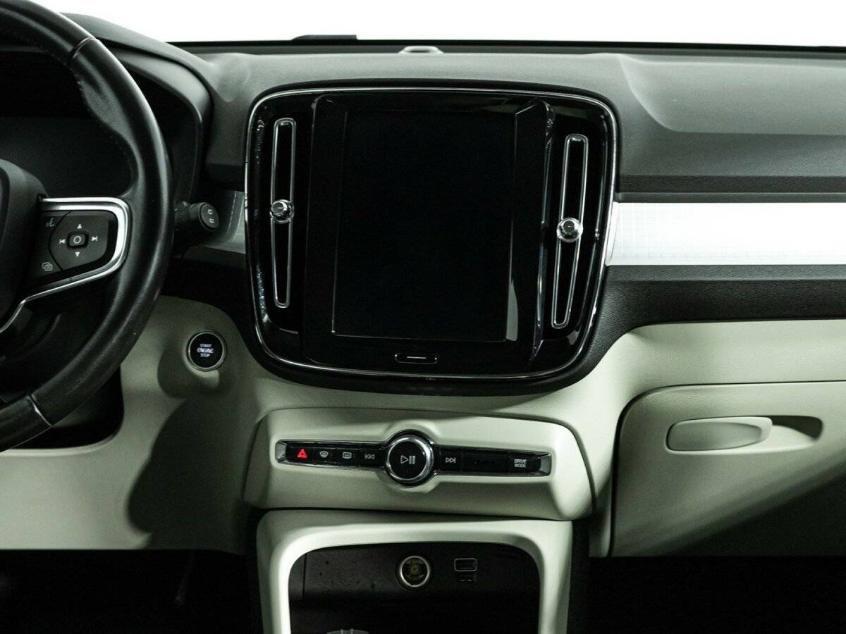 Купить Volvo XC40 с пробегом. Фото: #13